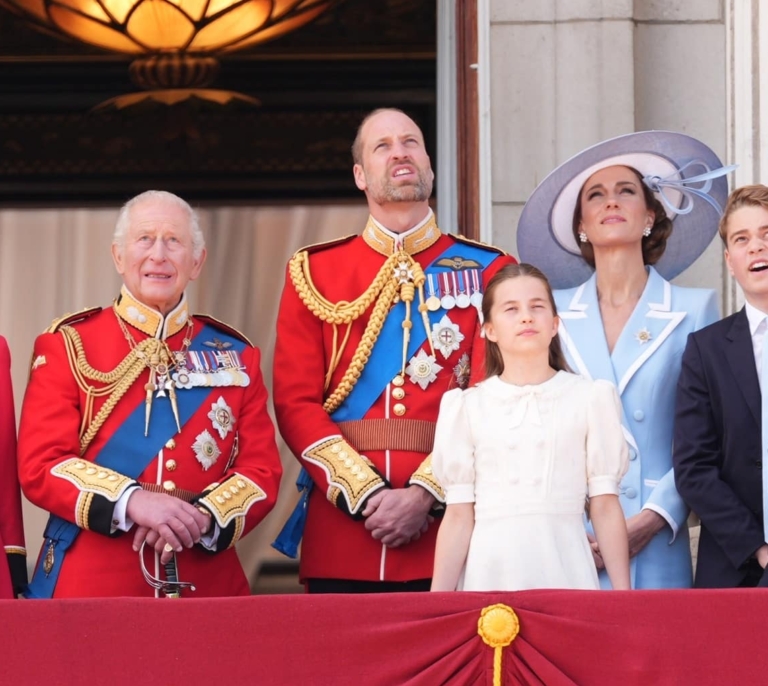 César Cervera, historiador: "La supervivencia de las monarquías depende de la capacidad de los reyes para no sabotearse a sí mismos"