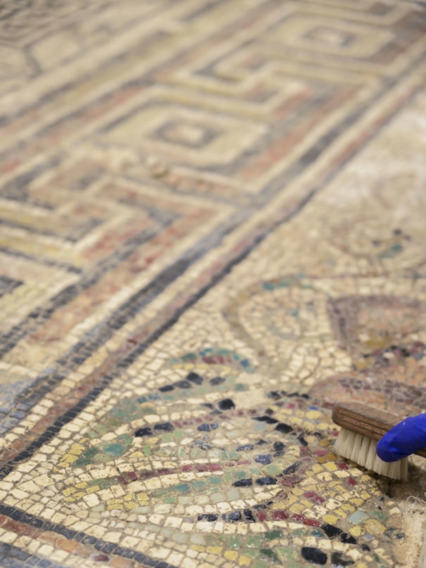 Detalle del nuevo mosaico hallado en Écija durante los trabajos de restauración.