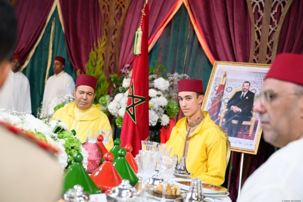 El príncipe Moulay Hassan con su tío, Moulay Rachid