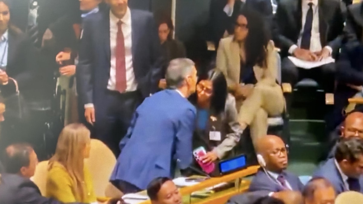 Delcy Rodríguez saluda a Pedro Sánchez en la Asamblea General de la ONU.