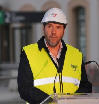 Breve elogio del tren inmóvil del ministro en perpetuo movimiento