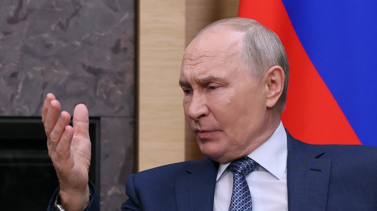 El líder ruso, Vladimir Putin, durante la última visita del presidente bielorruso a una de sus residencias a las afueras de Moscú.