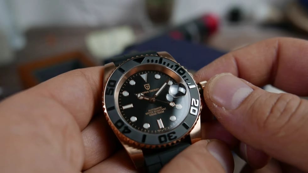 Un reloj automático con aire de Rolex para llevar con traje: el Pagani de acero se queda por debajo de los 90 euros