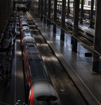La presión de los maquinistas obliga a Renfe a retirar cinco trenes [...]