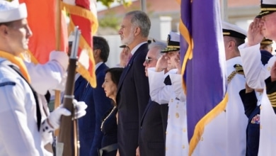El rey y Margarita Robles se reencuentran en Rota: las imágenes de la conmemoración del 11-S en la base naval