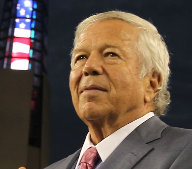 ¿Quién es Robert Kraft? El poderoso multimillonario que ha expulsado a Macklemore del tour de Ed Sheeran
