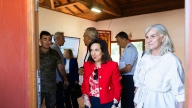 Robles alertó a Moncloa el 27 de julio, tres días antes de la avalancha sobre Ceuta, del riesgo de un asalto masivo