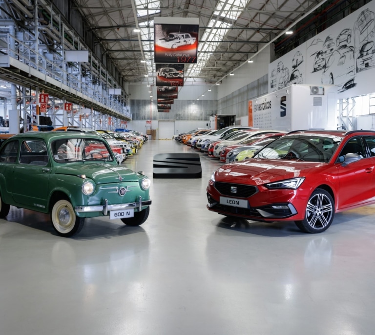 La nave del tesoro en la Zona Franca donde Seat guarda sus modelos históricos