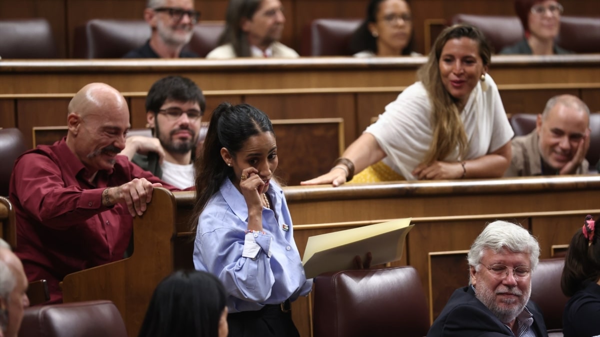 La diputada de Sumar, Tesh Sidi, durante el pleno que ha debatido la ley de nacionalidad española para los saharauis, este jueves en el Congreso