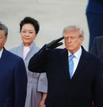 Trump recibe a pie de avión a Xi Jinping en un gesto [...]