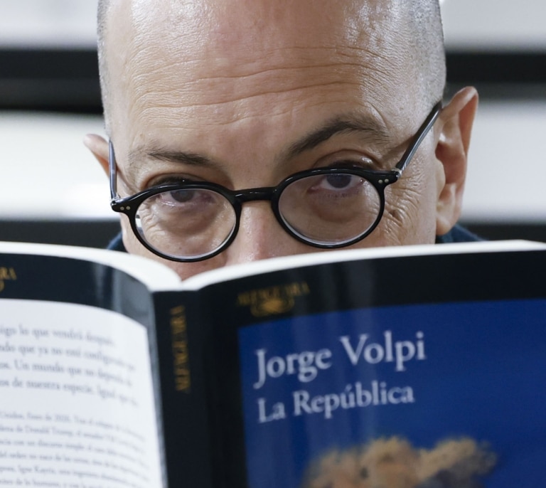 'La República' distópica de Jorge Volpi: “El orden internacional se cayó con cañonazos de tuits”