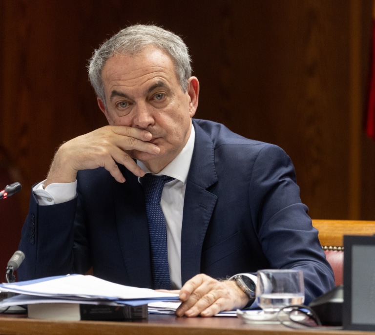 La factura fiscal de las joyas de Zapatero: 60.000 euros si acredita su origen, 400.000 si Calama rechaza su explicación