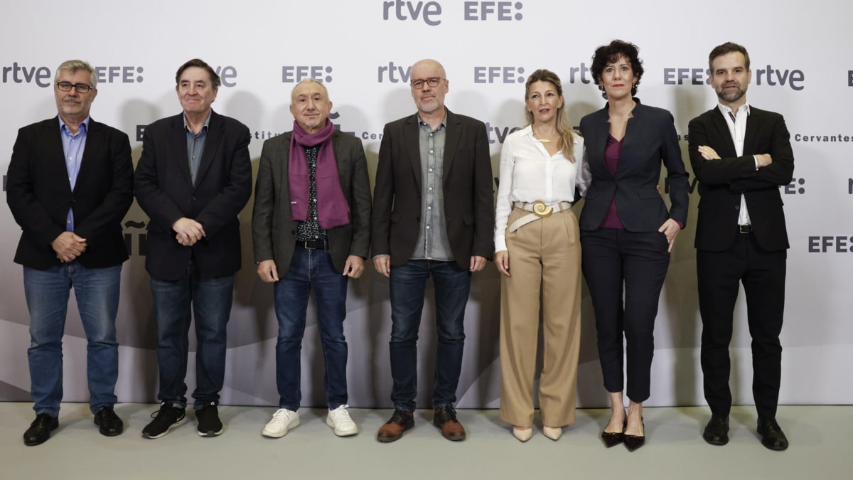 'Los Desayunos' de RTVE y EFE: de izquierda a derecha, Miguel A. Oliver, Luis García Montero, Pepe Álvarez, Unai Sordo, Yolanda Díaz, Elma Saiz y Jon Ariztimuño.