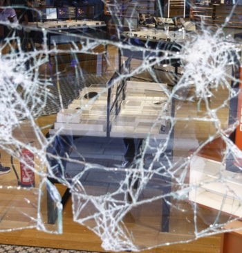 El Gobierno subraya su condena a la violencia e intenta que el [...]