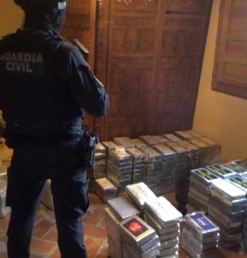 Tres toneladas de cocaína y cuatro Kalashnikov: la casa rural de la [...]