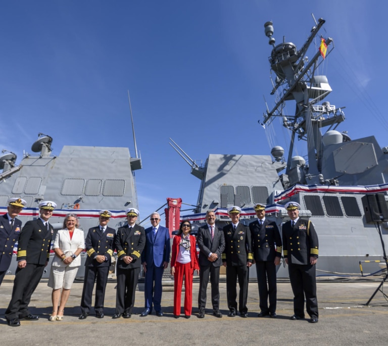 Margarita Robles 'bendice' la llegada del Uss John Basilone, el sexto destructor estadounidense en Rota