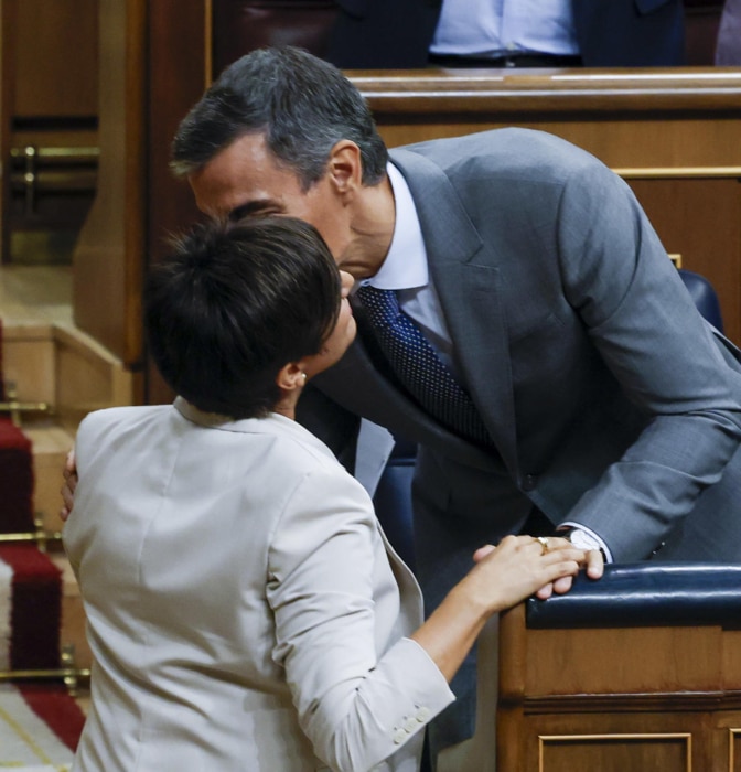 Sánchez calibra el adelanto electoral con el PSOE enchufado y la calle incendiada por la vivienda