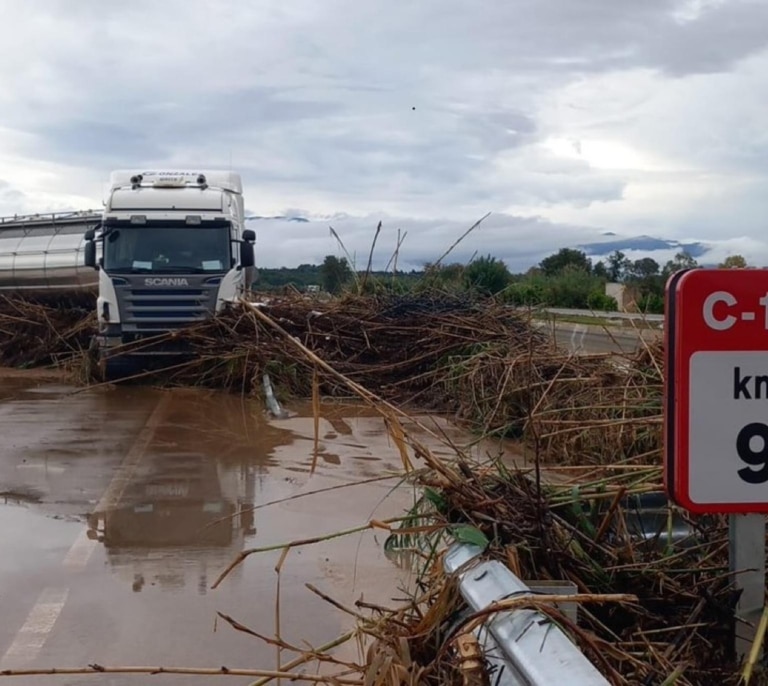 Las lluvias torrenciales dejan más de 200 litros en Tarragona y elevan el riesgo de inundaciones en Murcia