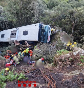 Más de 80 heridos, 25 de ellos graves, al despeñarse un autobús [...]