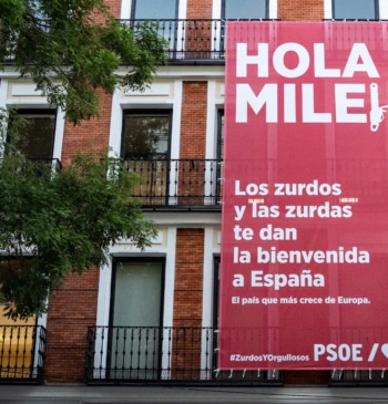Sánchez recibe con un "soy zurdo a mucha honra" a Milei, que [...]