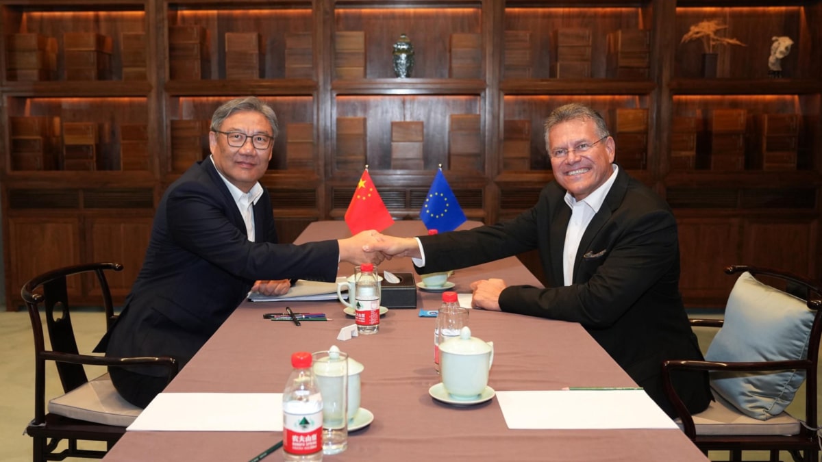 China y la UE pactan moderar las exportaciones de híbridos y rebajar aranceles al aceite de oliva