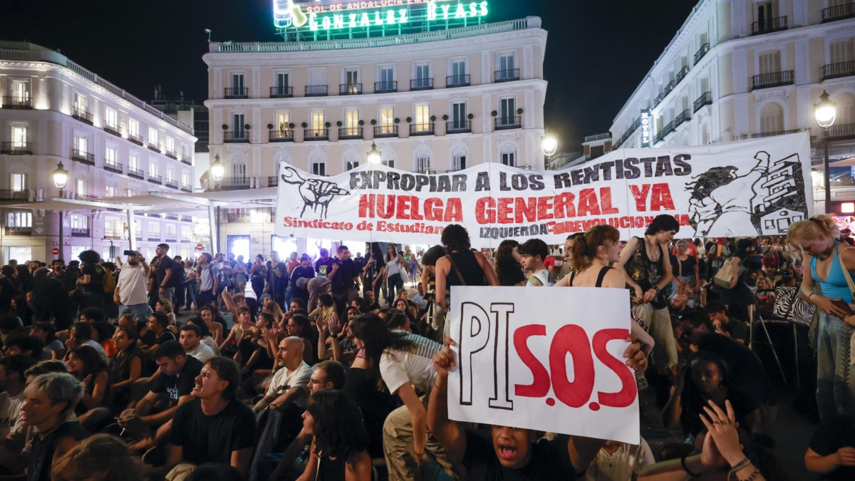 Primeros momentos de la acampada en Sol el pasado sábado.