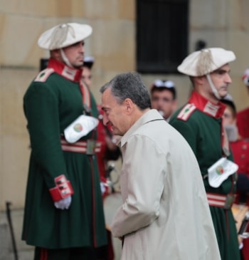 El PNV dice que "no es bonito" ni se debería aprobar decretos [...]