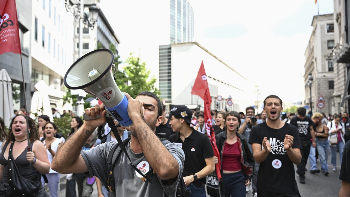 “Estamos gobernados por los buitres”: los manifestantes protestan tras el rechazo de los decretos de vivienda