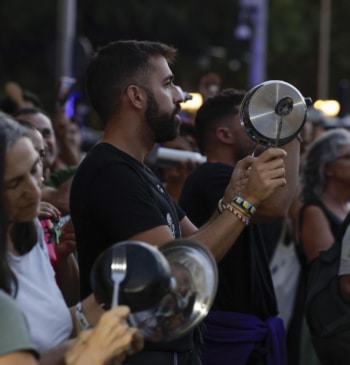 Los acampados de Sol se llevan la protesta al Congreso durante la [...]