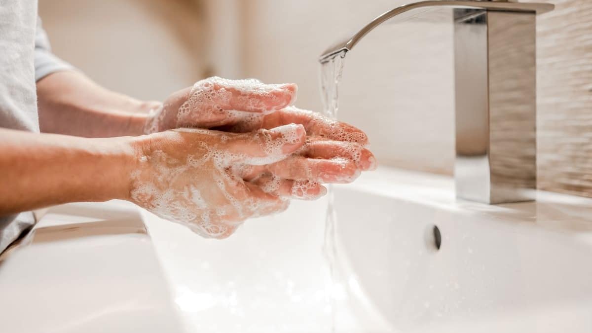 Lavarse las manos correctamente reduce más del 40% de las infecciones víricas que producen enfermedades digestivas e infecciones respiratorias