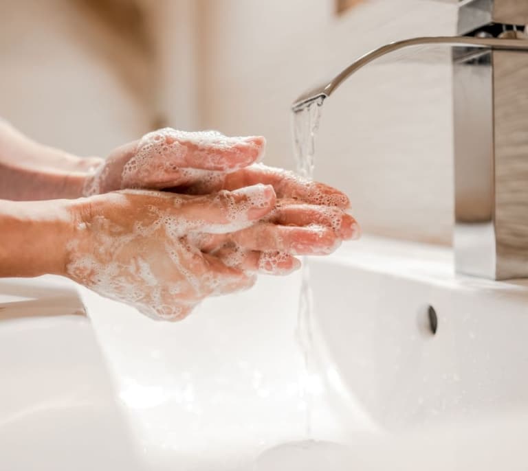 Lavarse las manos correctamente reduce más del 40% de las infecciones víricas que producen enfermedades digestivas e infecciones respiratorias