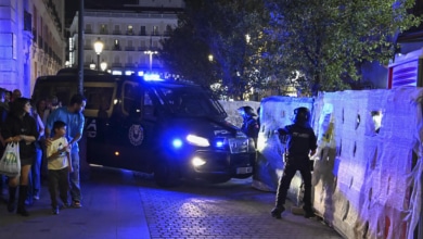 La Policía intenta acordonar la Puerta del Sol para evitar que grupos de nazis lleguen a la acampada