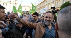 Protestas y cargas policiales ante el acto de Vox en A Coruña