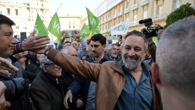 Protestas y cargas policiales ante el acto de Vox en A Coruña
