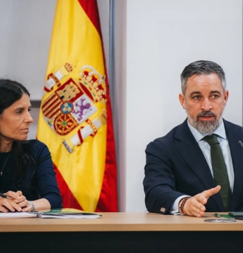 Abascal promociona a Montse Lluís, su negociadora de pactos con el PP, [...]