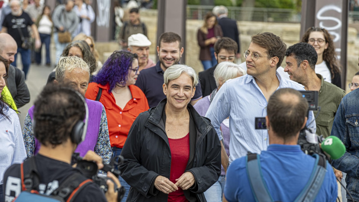 La candidata de Frente Amplio al Gobierno, Ada Colau, este viernes en Zaragoza tras el anuncio de unidad con la Chunta Aragonesista