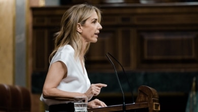 Cayetana Álvarez de Toledo cree que Sánchez "ha comprado" el "silencio" de Margarita Robles, a la que llamó "pájara"