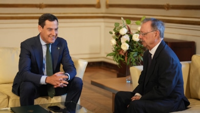 Moreno traslada a Vivas el apoyo político y humano de Andalucía: "No vamos a soltar la mano al pueblo ceutí"