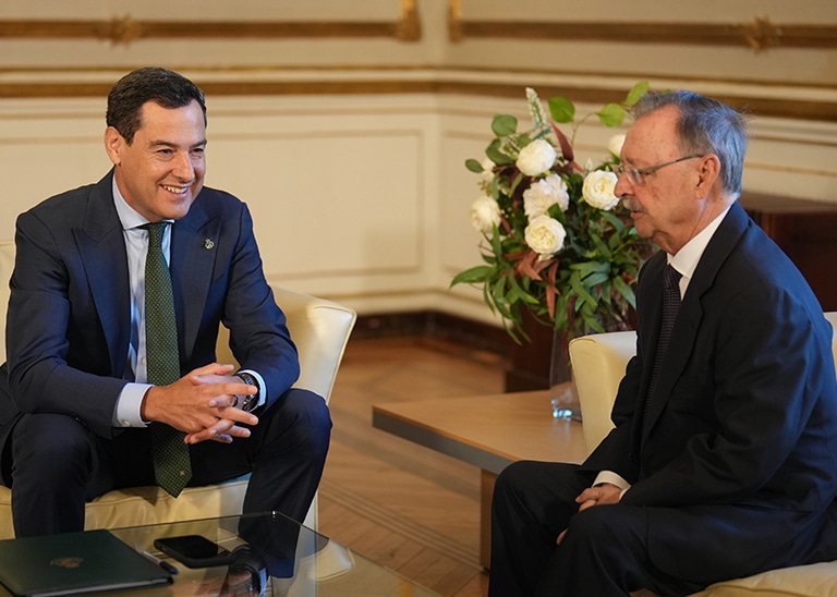 Moreno traslada a Vivas el apoyo político y humano de Andalucía: "No vamos a soltar la mano al pueblo ceutí"