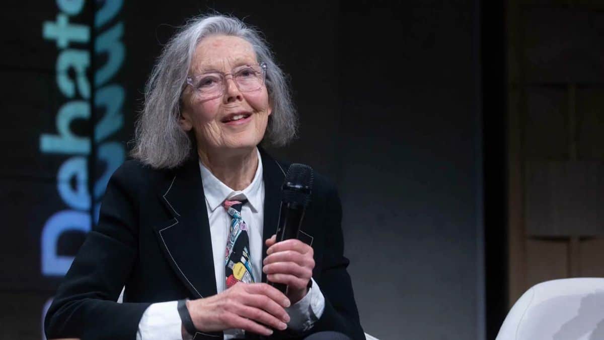 La escritora Anne Carson, premio Nobel de Literatura 2026, durante una lectura performativa en el CCCB, en Barcelona.