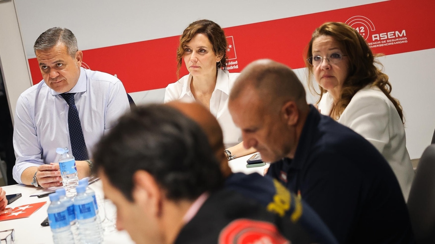 La presidenta de la Comunidad de Madrid, Isabel Díaz Ayuso, este miércoles en la Agencia de Seguridad y Emergencias 112 (ASEM112), en Pozuelo de Alarcón.