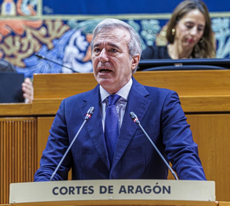 Azcón anuncia una partida de 52 millones para vivienda en 2027 y dice que Sánchez ha "empobrecido a los españoles"