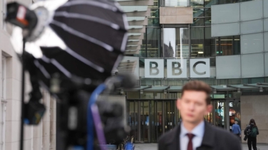 Tres canales menos y hasta 2.000 despidos: el plan de la BBC para ahorrar 600 millones de euros