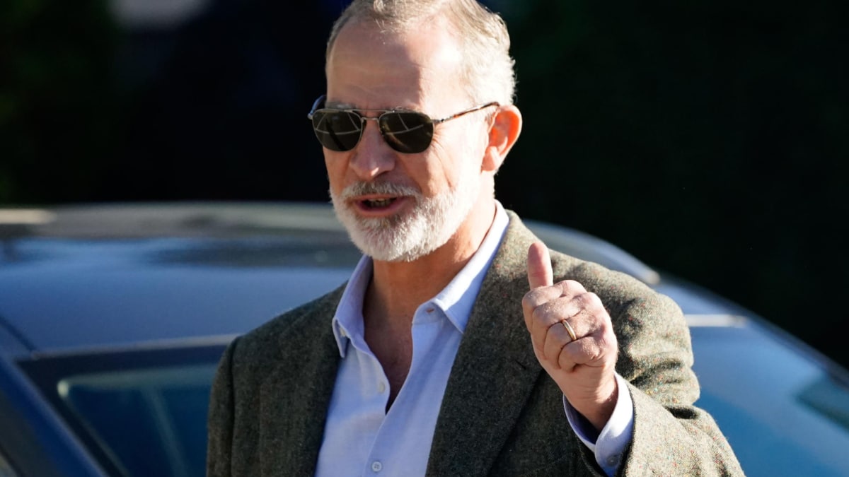 El Rey, con gafas de sol tras la operación de cataratas, se encuentra "muy bien"