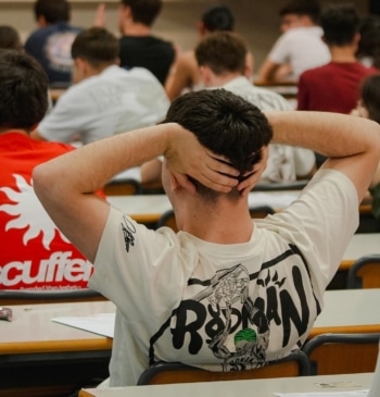 Cancelan clases en Valencia y Castellón ante la alerta roja por lluvias