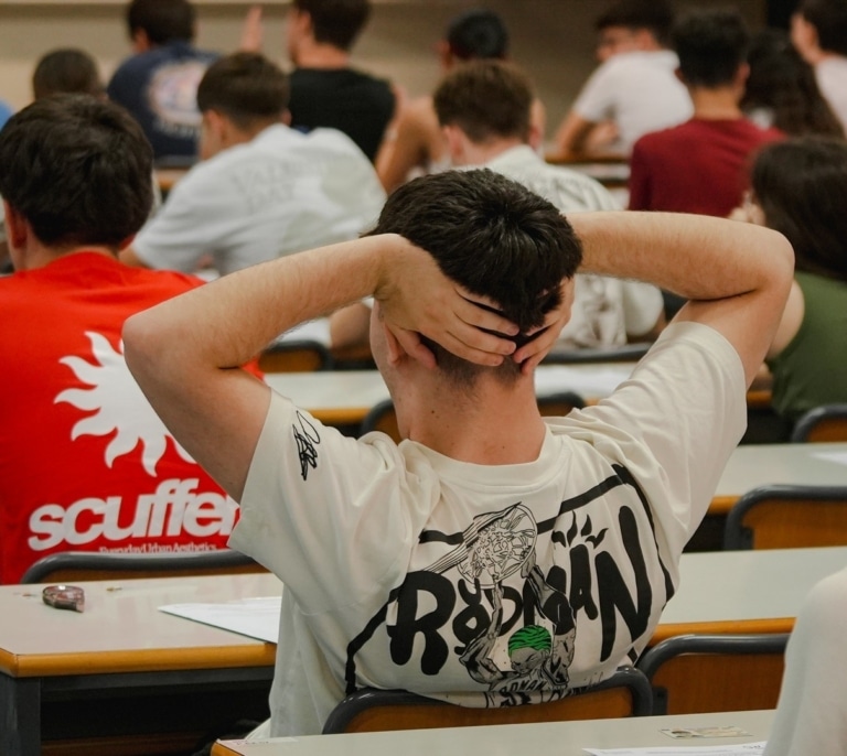 Cancelan clases en Valencia y Castellón ante la alerta roja por lluvias