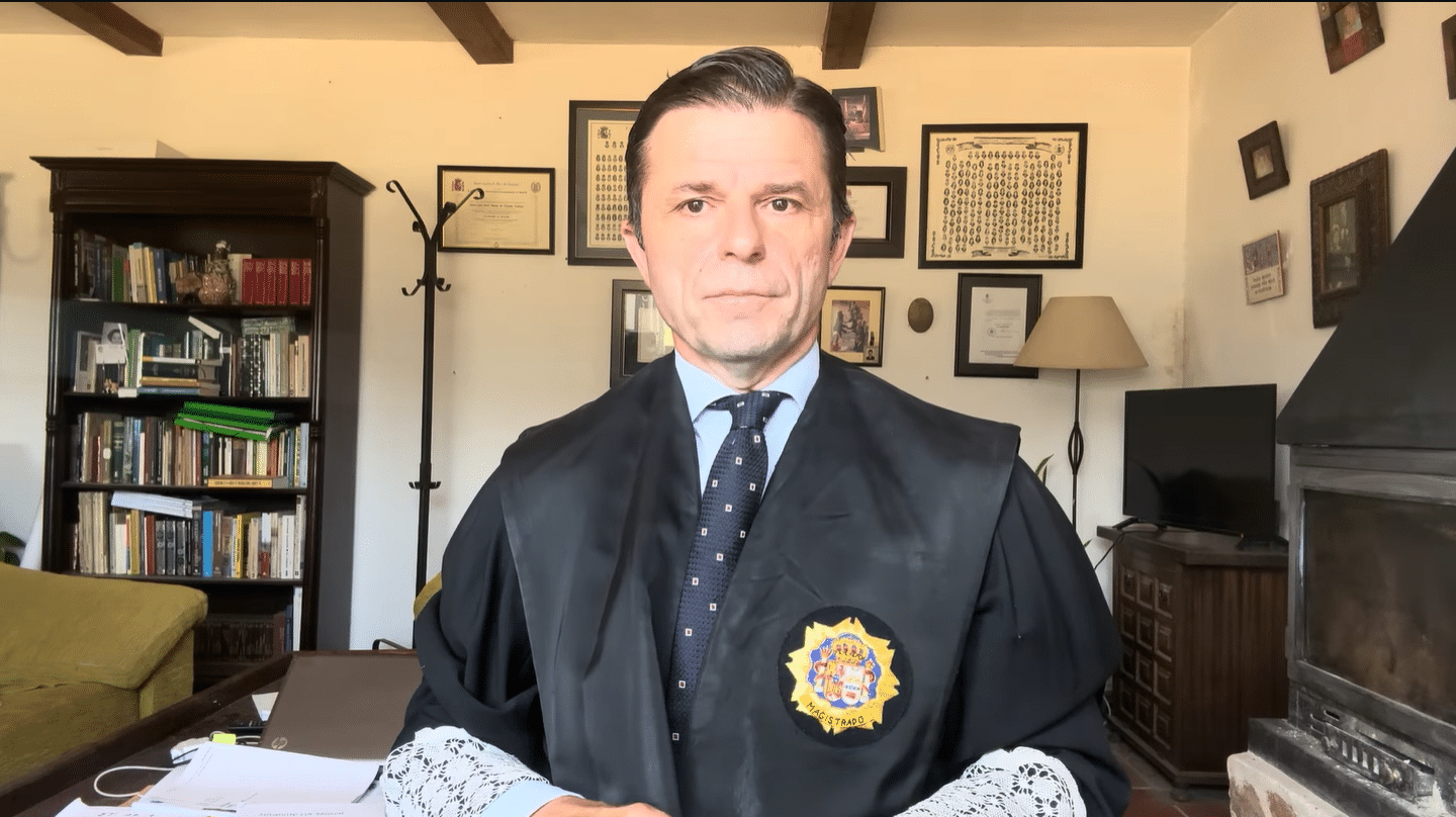 El exmagistrado Luis Sáenz de Tejada, en uno de los vídeos de su canal.