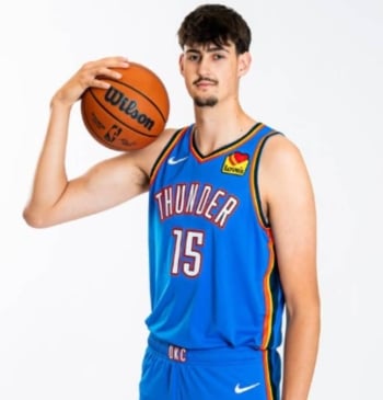Aday Mara debuta con honores en la NBA