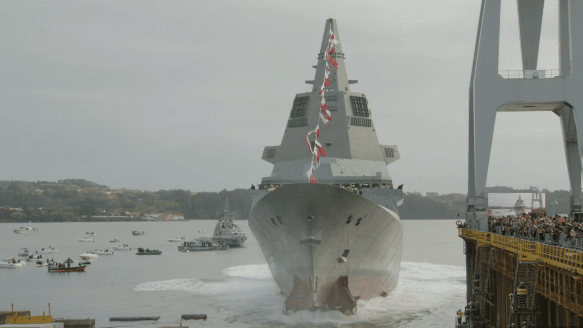 La empresa pública Navantia bota con éxito su segunda fragata F-110 en un año: "¡Buena mar y larga vida!"
