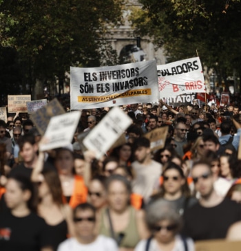 Cientos de miles de personas se manifiestan en toda España para reclamar [...]